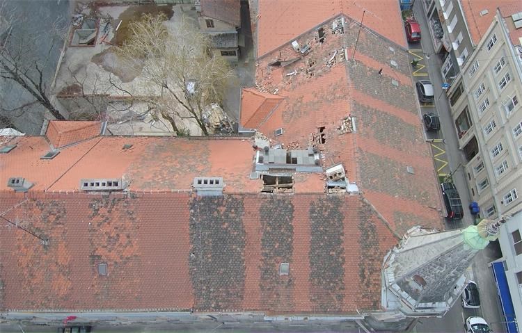 Slika: BRUNO KEKEZ    Fotografije su snimljene bespilotnom letjelicom (dronom) 22. ožujka na lokaciji Gajeva ulica. Civilna zaštita Grada Zagreba zatražila je pomoć prilikom izvida šteta na krovištima 